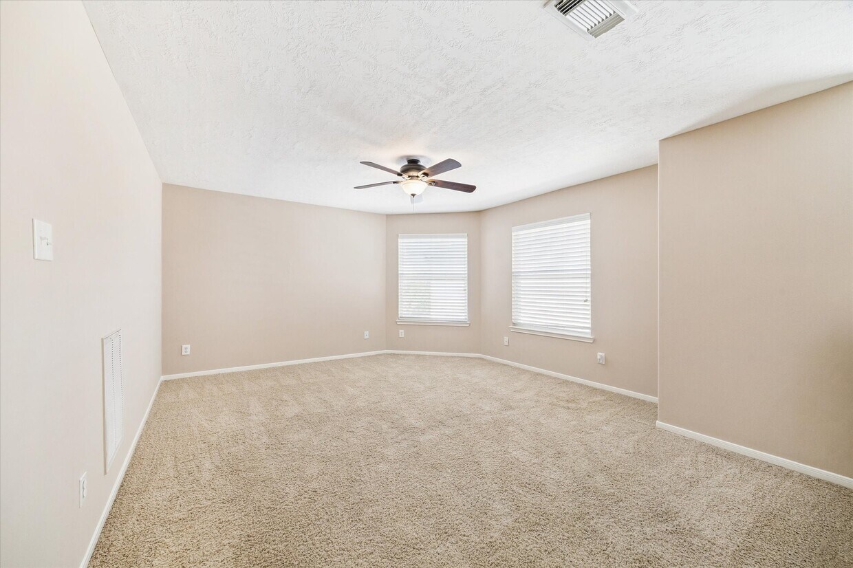 Building Photo - 2411 Lacyberry St