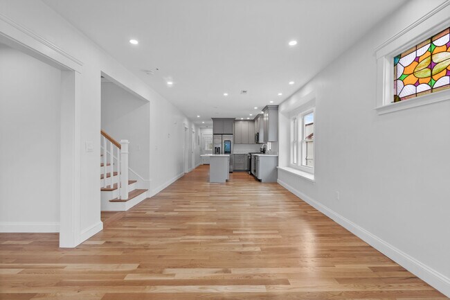 Building Photo - 35 Farragut Ave