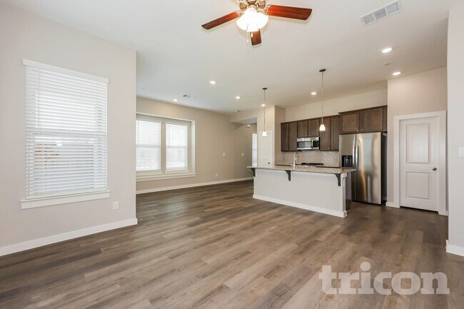 Foto del edificio - 3016 Songbird Ln