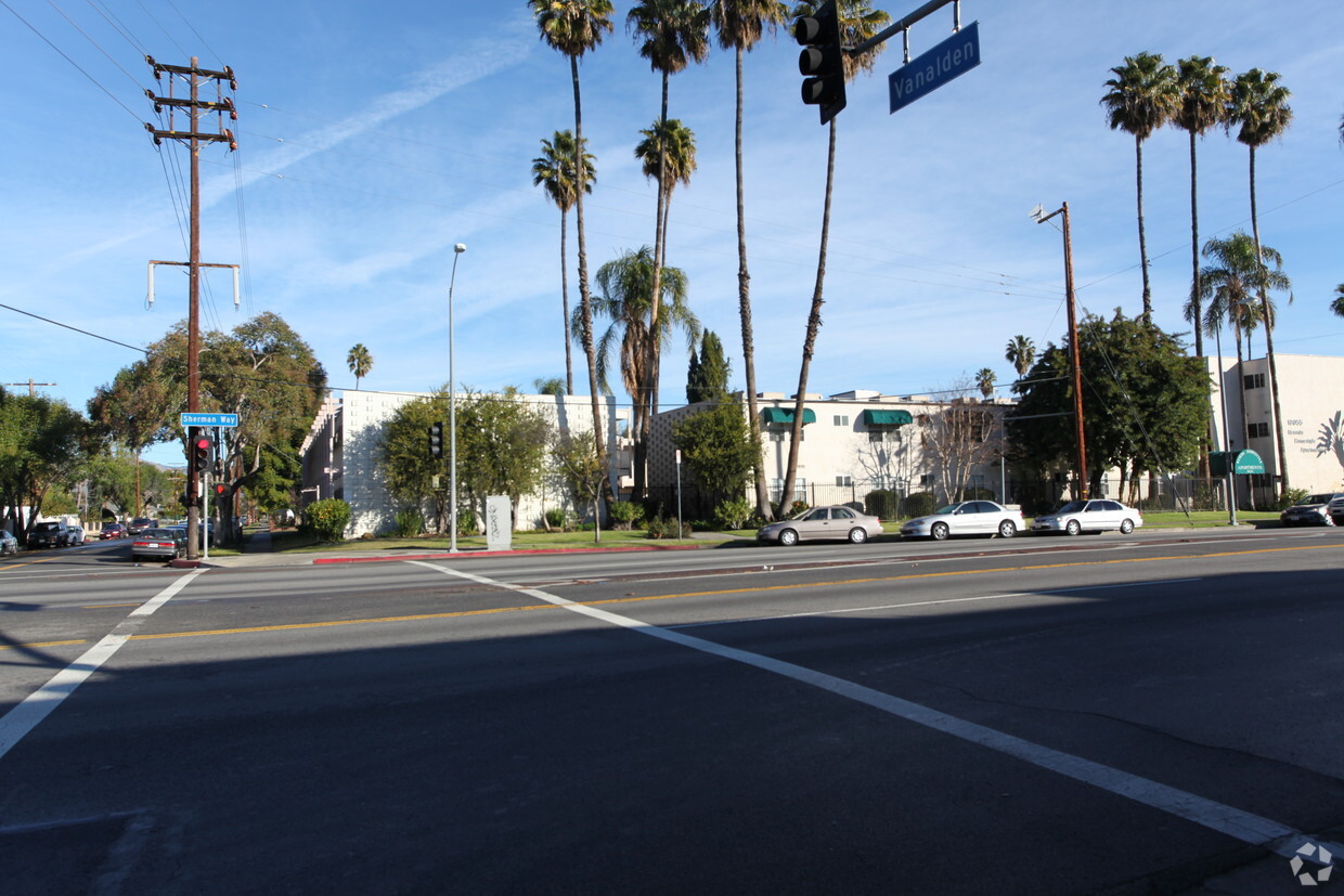 Building Photo - Reseda Homestyle Apartments