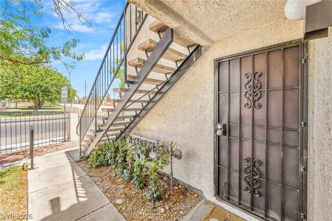 Foto del edificio - 1701 E Katie Ave