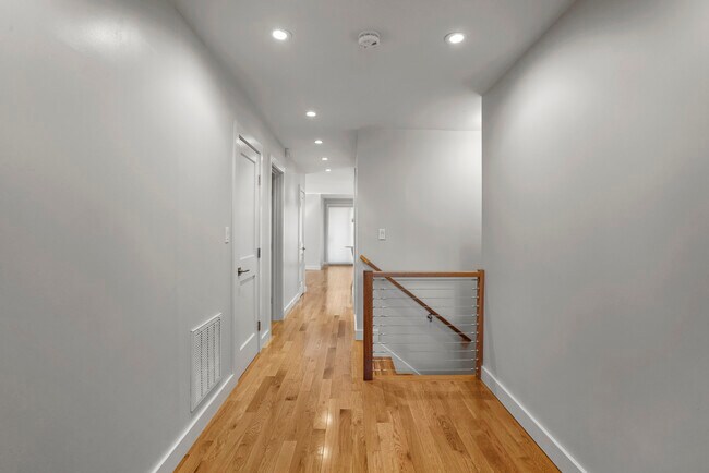 Building Photo - 14 Hardwick St