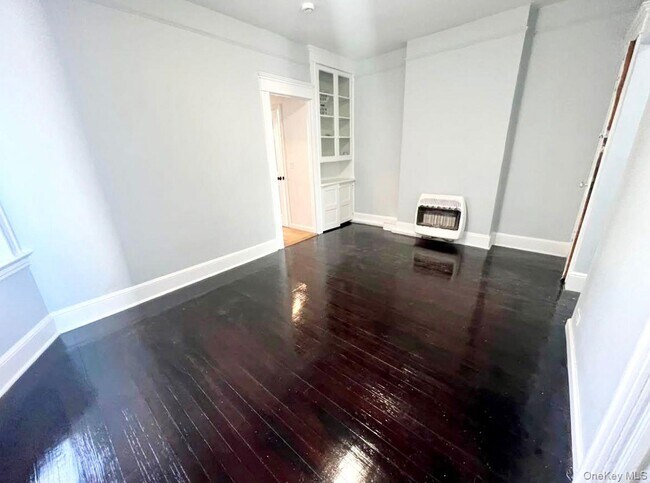 Building Photo - 44 Van Cortlandt Park Ave