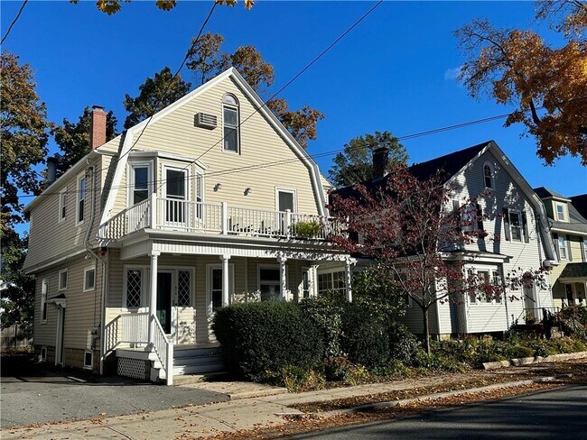 Building Photo - 214 Rochambeau Ave