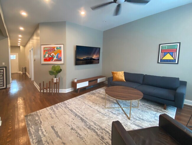 Foto del edificio - 3228 N Sacramento Ave