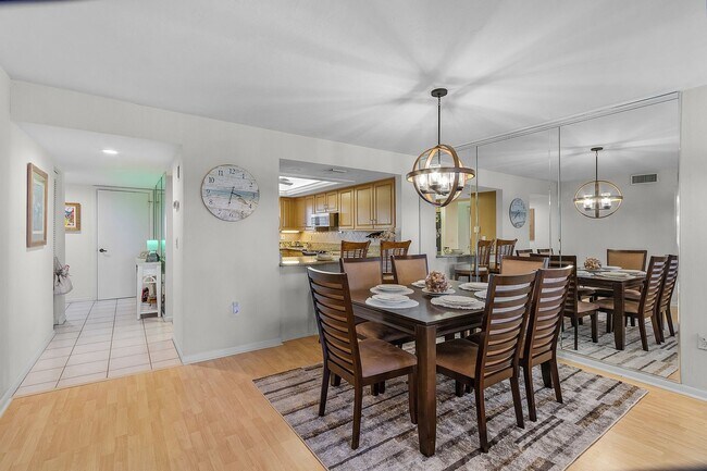 Building Photo - THE LANDINGS:  2 BR gorgeous condo with co...