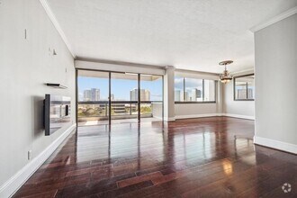 Building Photo - 49 Briar Hollow Ln