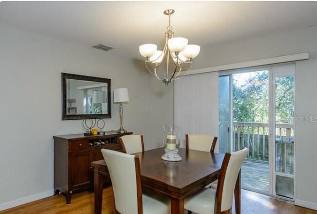 Foto del edificio - 4649 Ashburn Square Dr