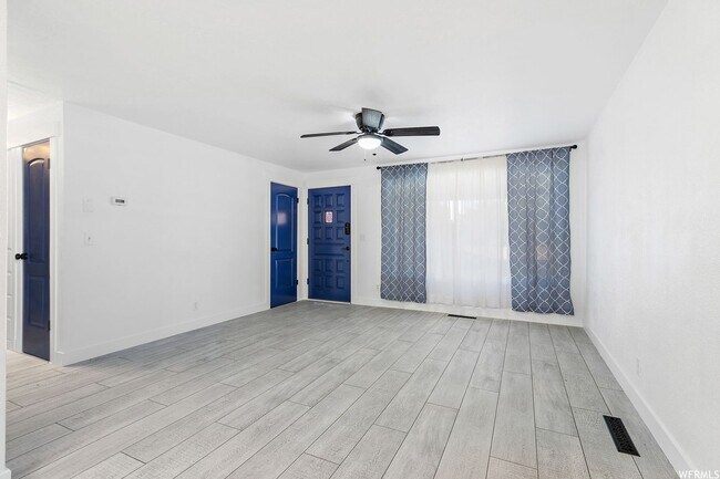 Building Photo - Beautiful Pleasant Grove Home!
