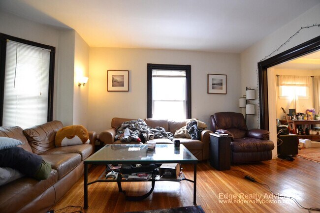 Building Photo - 2 Barstow St