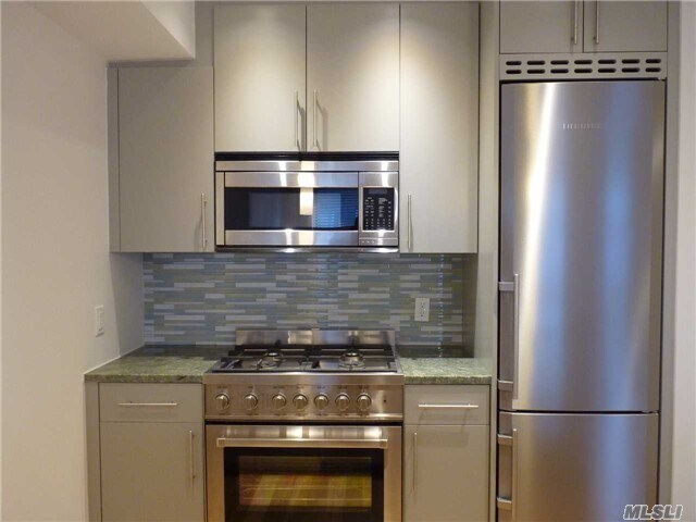 Building Photo - 559 Driggs Ave