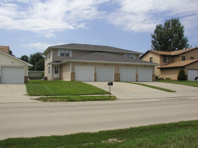 Front - 13305 Discovery Dr
