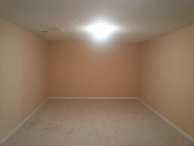 Foto del edificio - Lease option Hugh 6 bedroom 3 bath