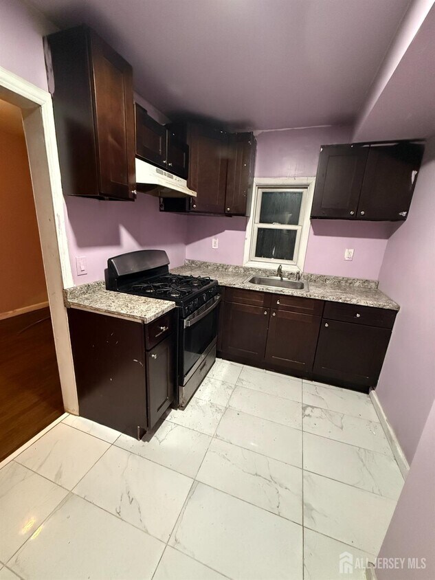 Foto principal - 43 Crampton Ave