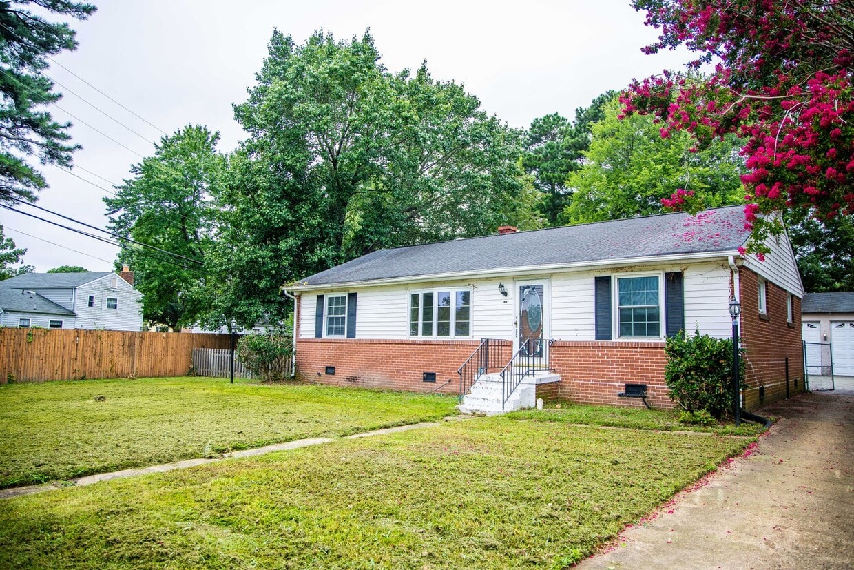 Primary Photo - 706 Erich Rd