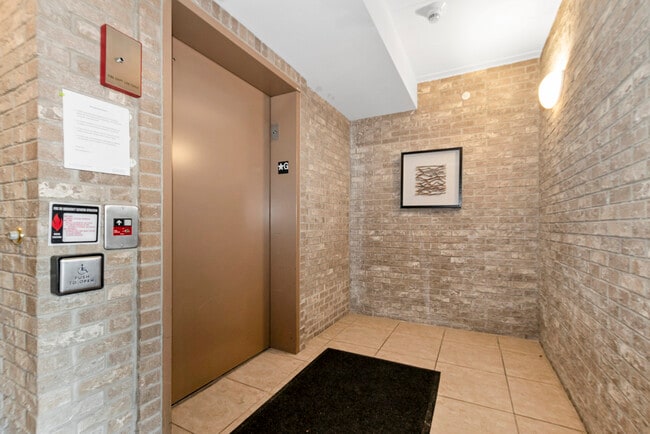 Foto del edificio - 14130 Sheffield Dr