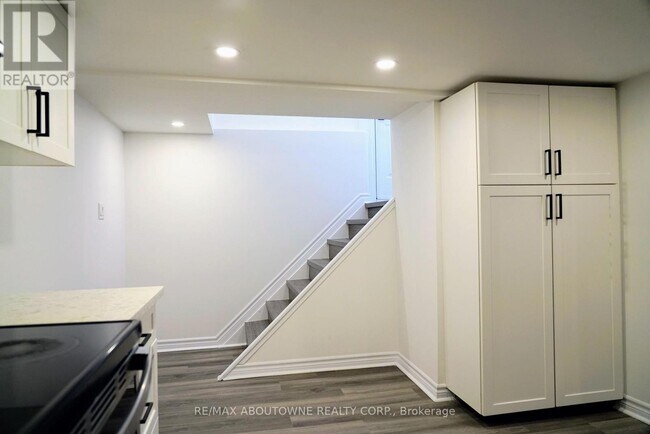 Building Photo - 93 E 31st St