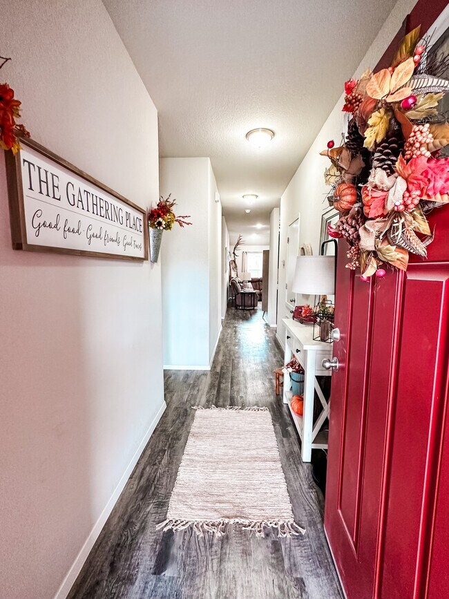 Entry Hall - 6900 SW Whitmarsh Rd