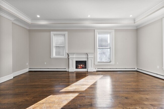 Building Photo - 62 Chestnut St