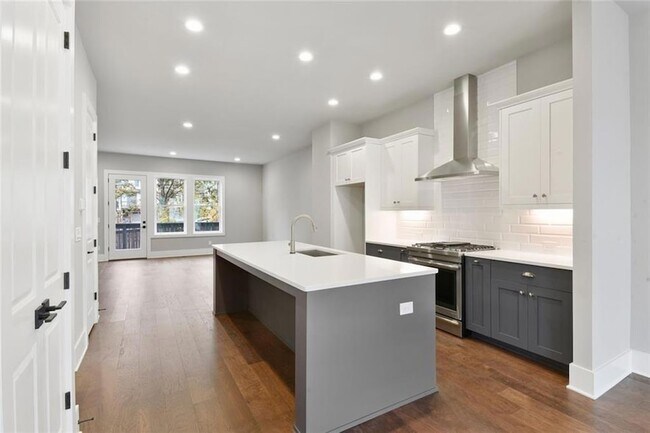 Foto del edificio - 302 Gibson St SE