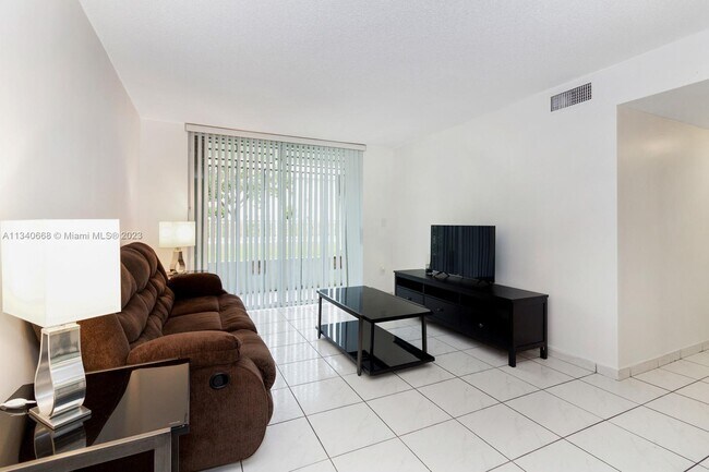 Foto del edificio - 8201 NW 8th St