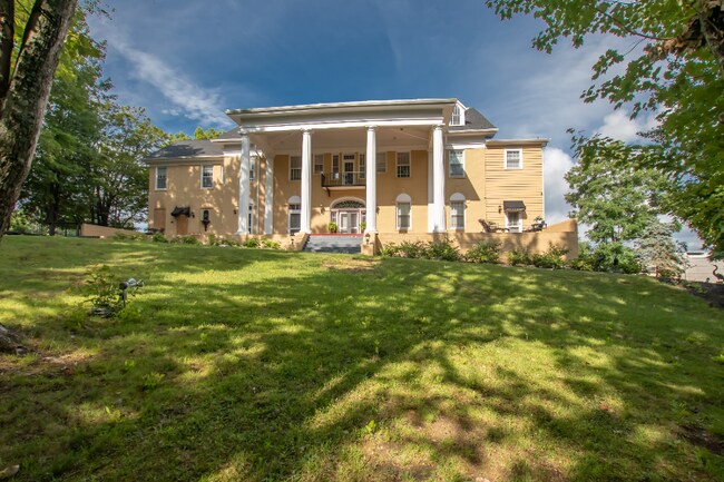Building Photo - 924 Maryland Ave