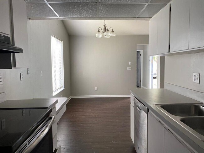 Foto del edificio - 2858 SW 39th Ave