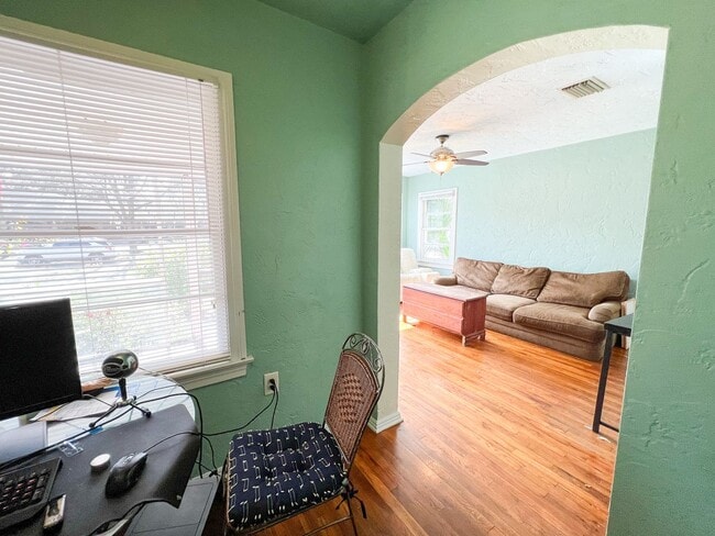 Building Photo - 1824 NW 5th Ave