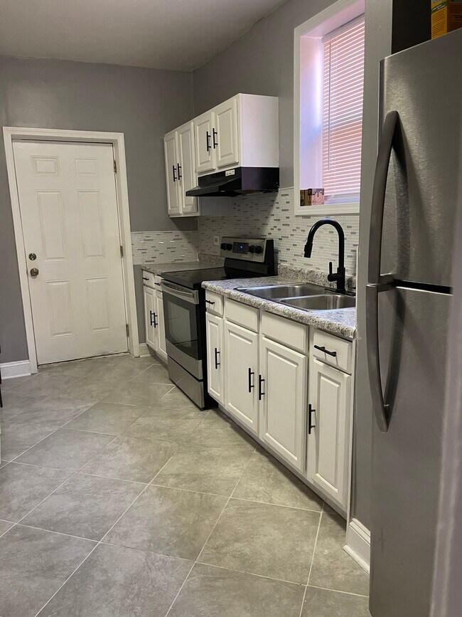 cocina - 8040 S Evans Ave