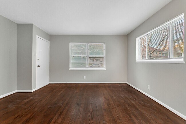 Foto del edificio - 1 Bedroom, 1 Bath Apartment in historic Munger Place!