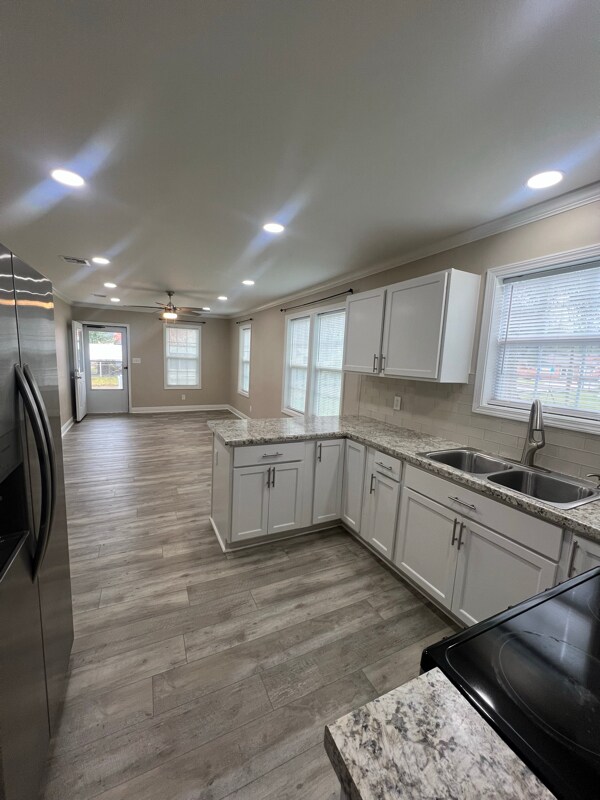 Building Photo - 302 N Bienville St