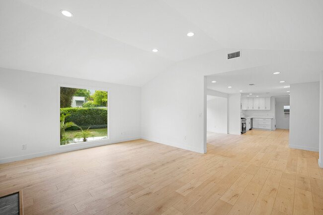 Building Photo - 1546 Glenwood Rd