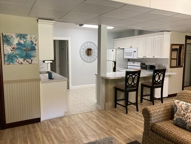 kitchen, walk in pantry bar seating - 9399 Smith Rd
