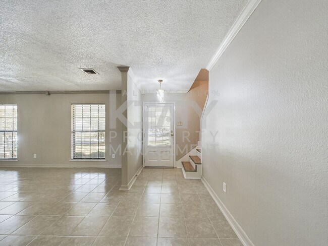 Foto del edificio - 4 bed / 2 bath Nestled in the vibrant hear...