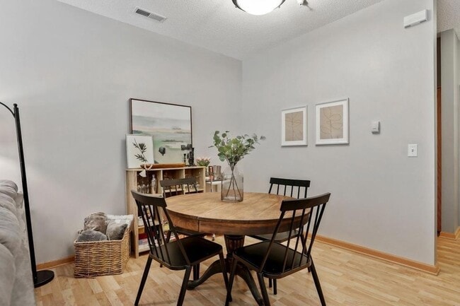 Foto del edificio - 2566 Ellis Ave