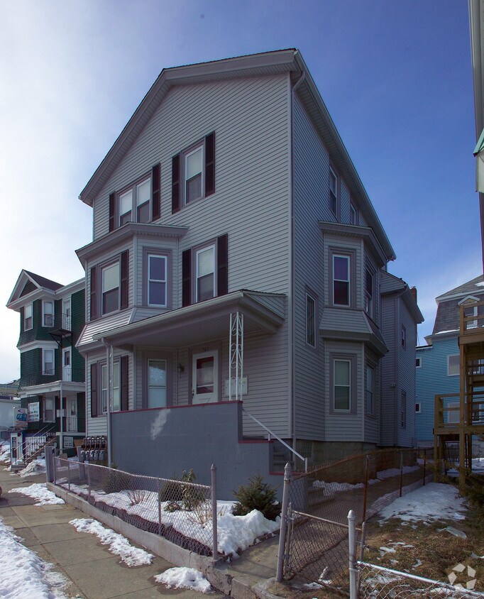 Building Photo - 763 Plymouth Ave