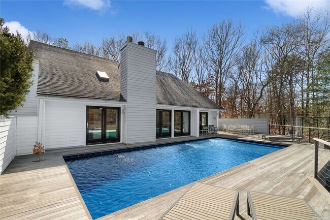 Building Photo - 11 Midhampton Ct