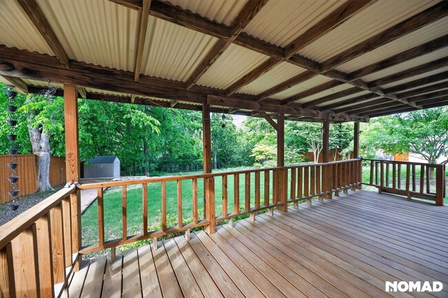 Foto del edificio - 2505 Briarwood Dr