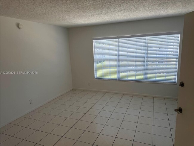 Foto del edificio - 3220 NE 10th St