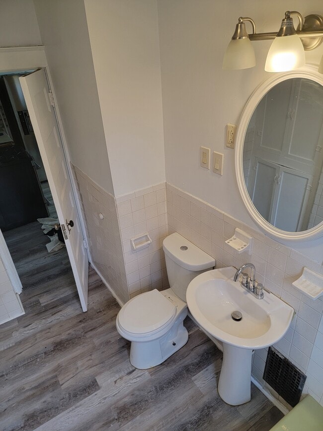 Building Photo - 110 S Burritt St