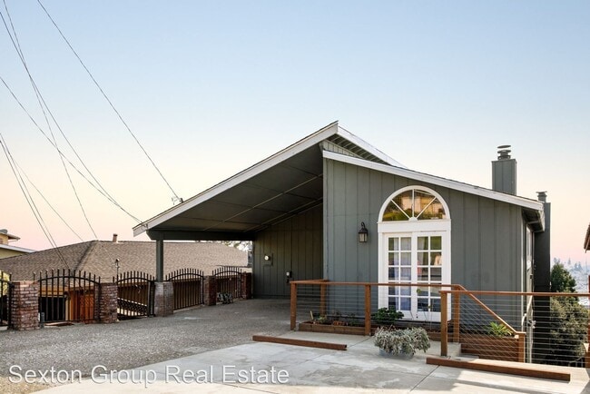 Building Photo - 1 br, 1 bath House - 3020 Broadmoor View