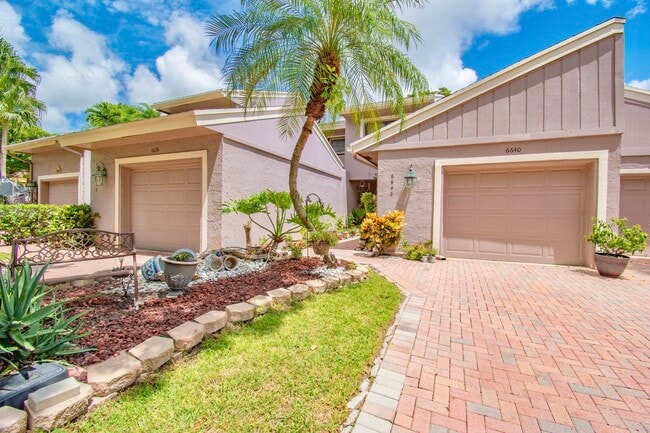 Building Photo - 6640 Thornhill Ct