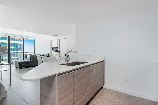 Foto del edificio - 1300 S Miami Ave