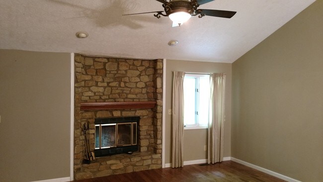 Building Photo - 353 Beechwood Dr