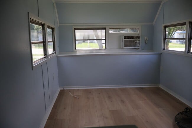 Building Photo - 145 alby Loop