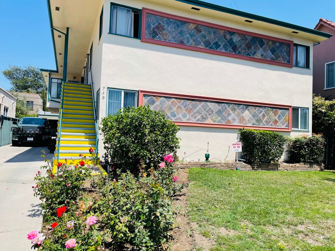 Primary Photo - 740 N Edinburgh Ave