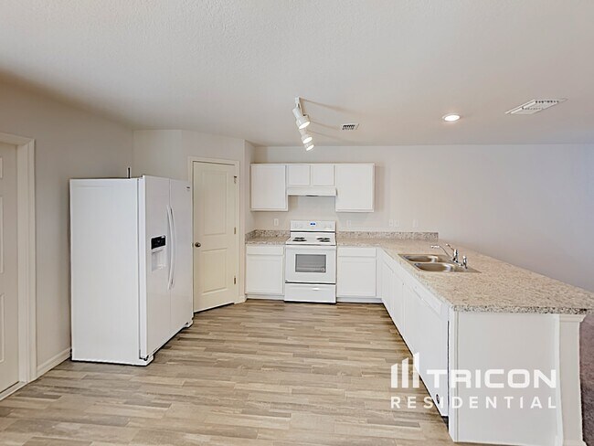 Foto del edificio - 2425 Lake Forest Ave