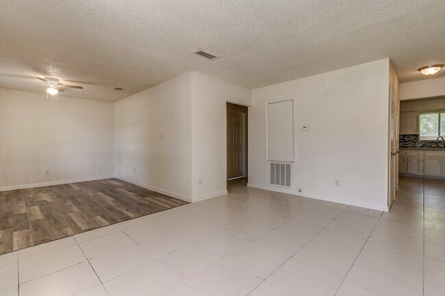 Foto del edificio - $1,350  3 Bedr/ 1 bath Beautiful Home in D...