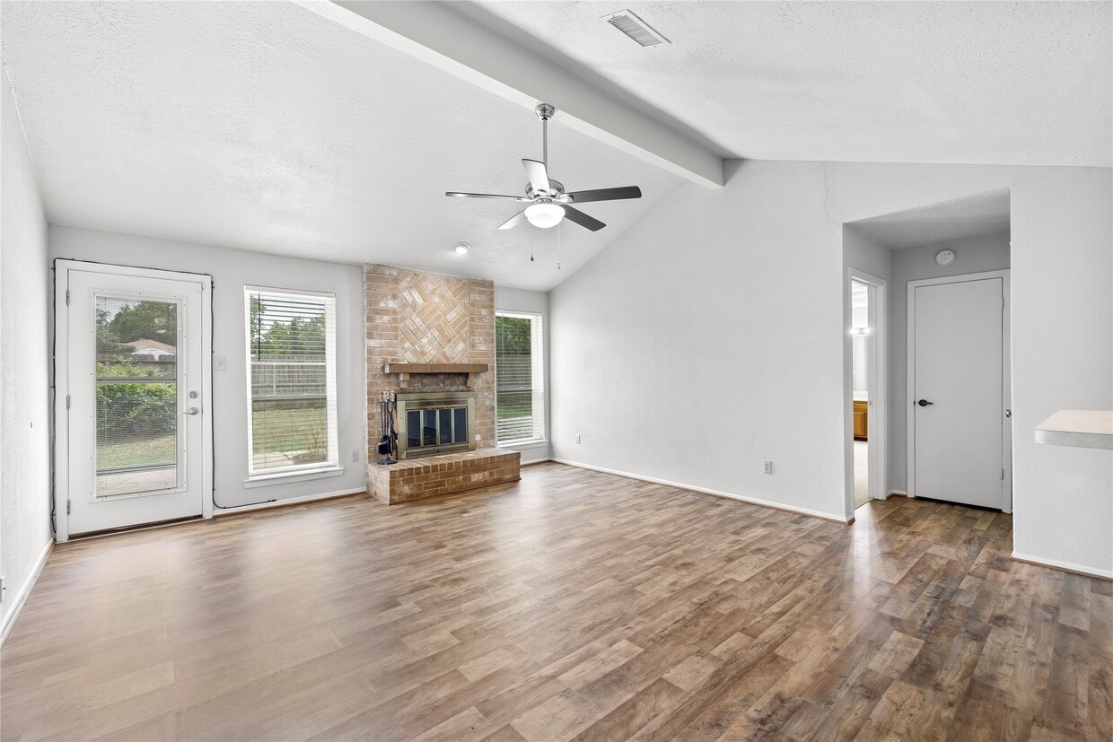 Foto principal - 10219 Staghill Dr