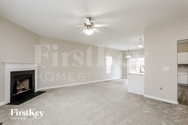 Foto del edificio - 708 Marjam Ln